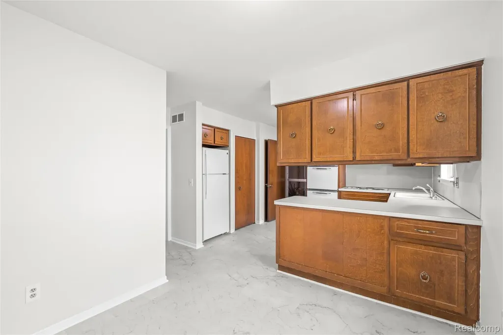 29540 Sharon Lane Southfield City MI 48076