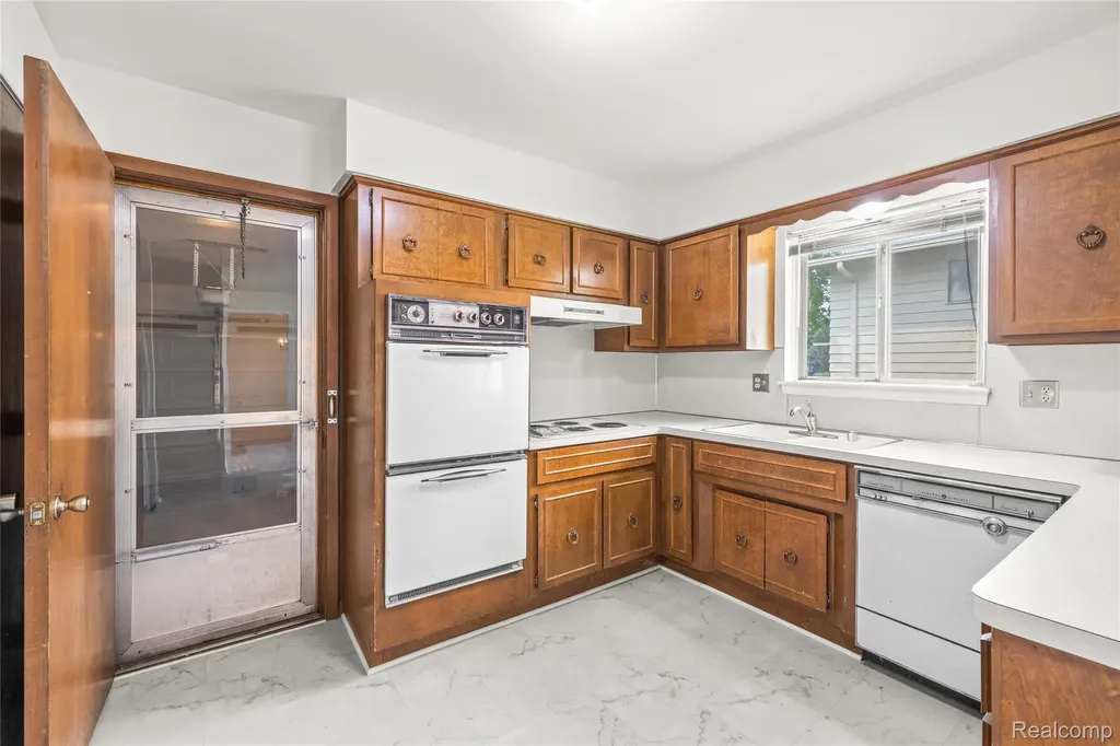 29540 Sharon Lane Southfield City MI 48076