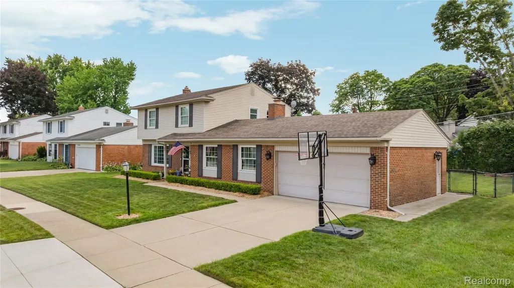 15431 Huff Street Livonia City MI 48154