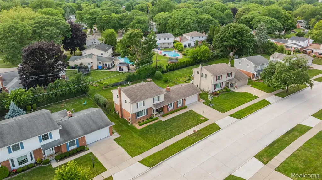 15431 Huff Street Livonia City MI 48154