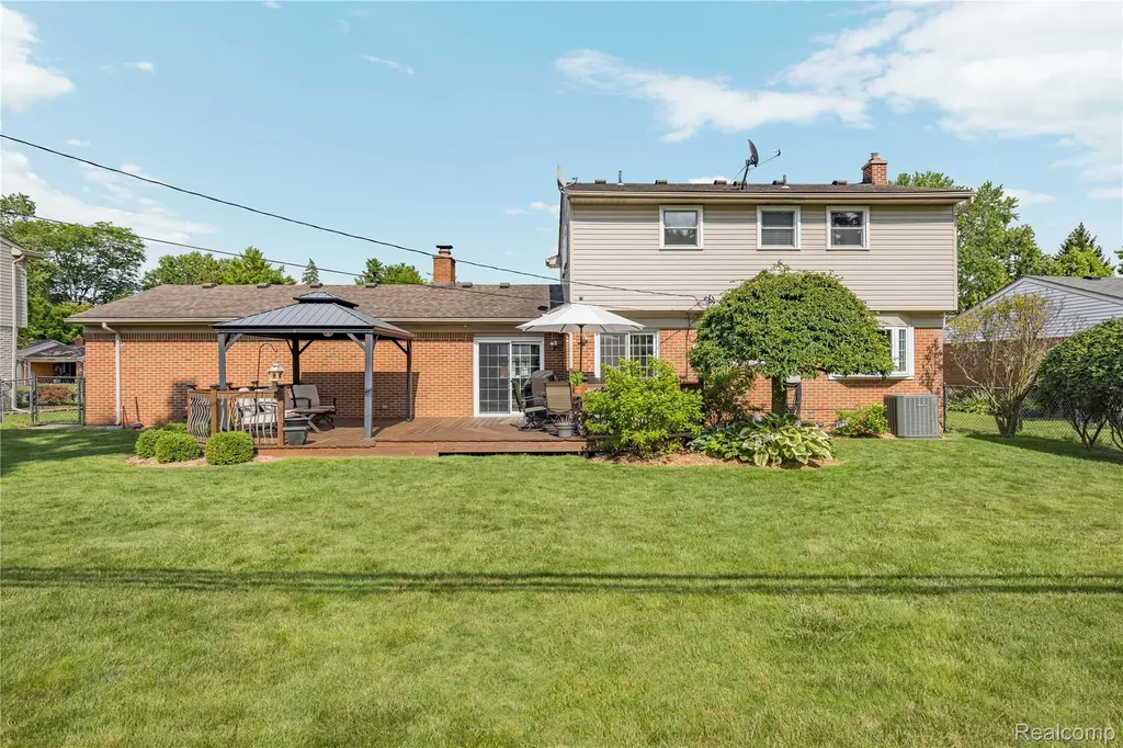 15431 Huff Street Livonia City MI 48154