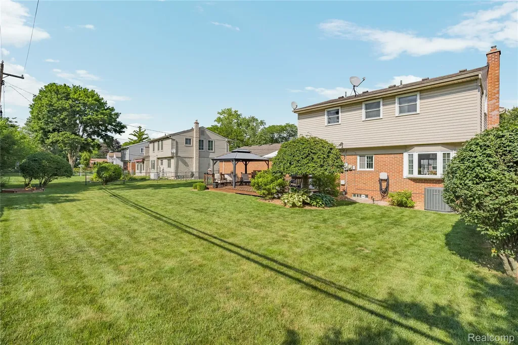 15431 Huff Street Livonia City MI 48154