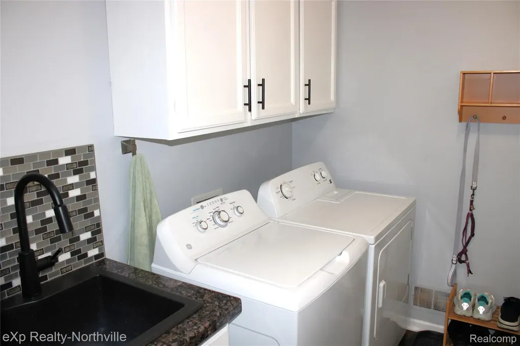 48172 Royal Pointe Drive Canton Charter Township MI 48187