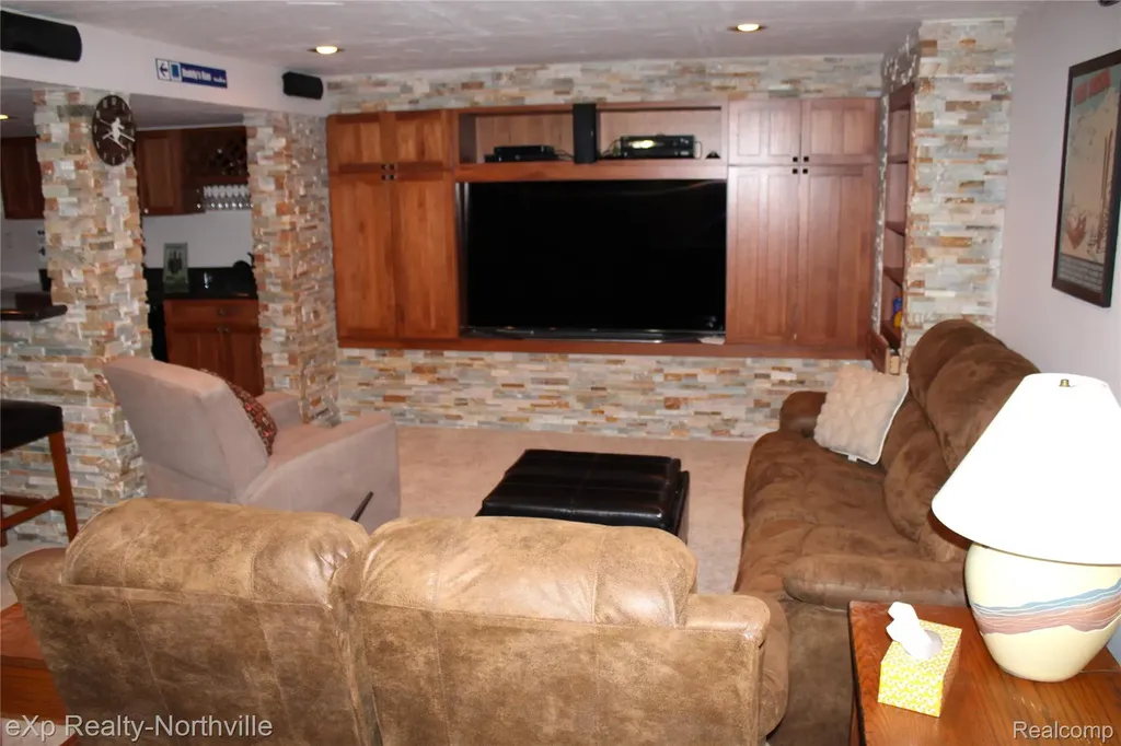 48172 Royal Pointe Drive Canton Charter Township MI 48187