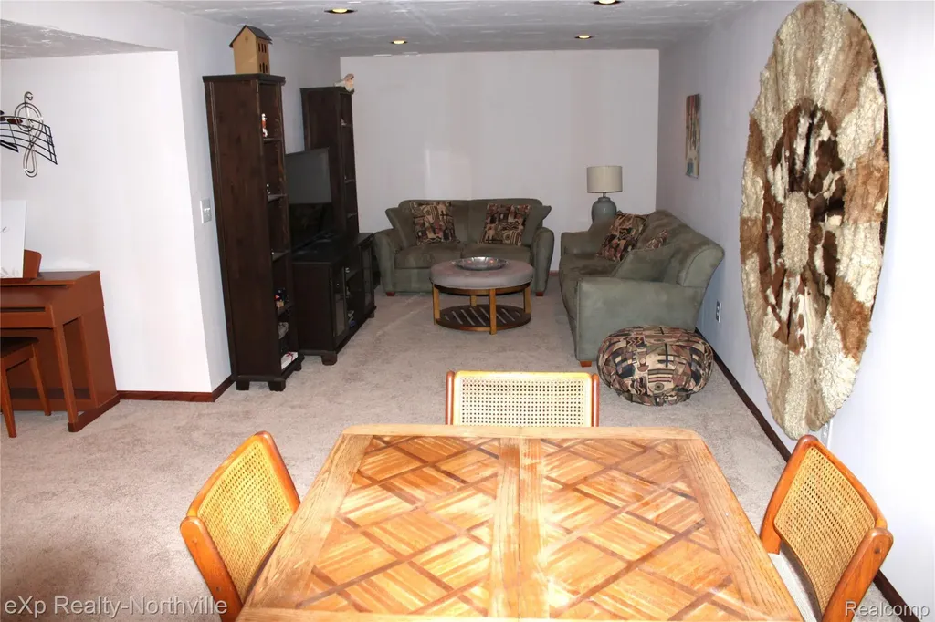 48172 Royal Pointe Drive Canton Charter Township MI 48187