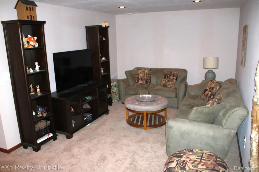 48172 Royal Pointe Drive Canton Charter Township MI 48187