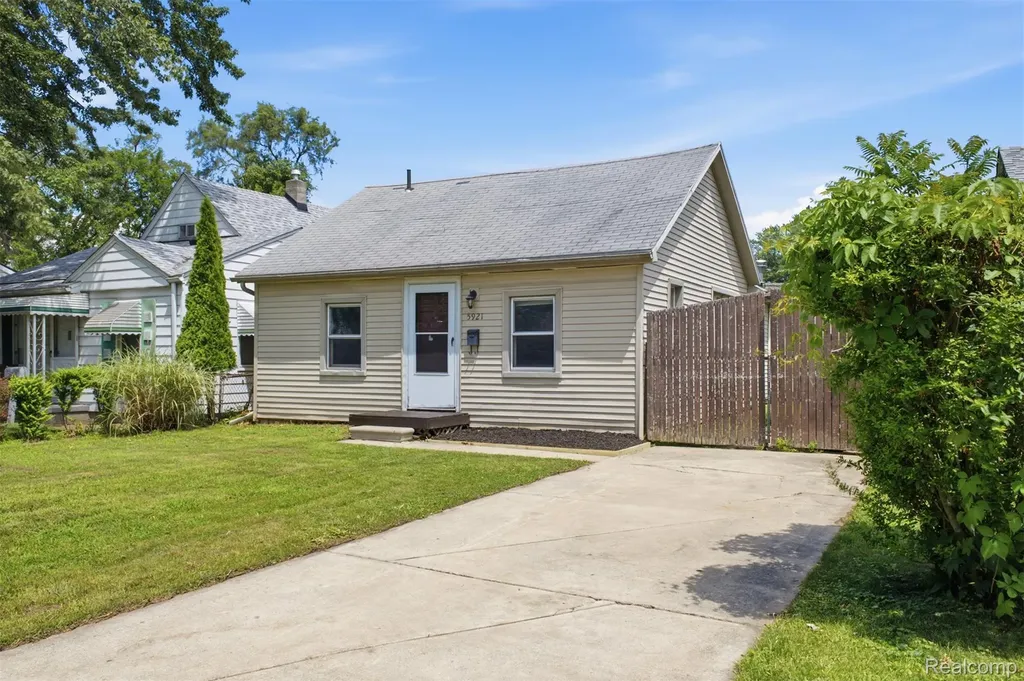 5921 Oldham Street Taylor City MI 48180