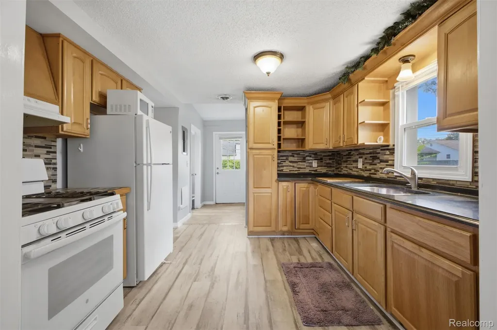 5921 Oldham Street Taylor City MI 48180