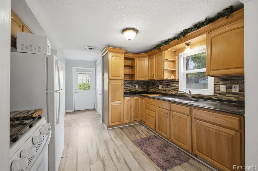5921 Oldham Street Taylor City MI 48180