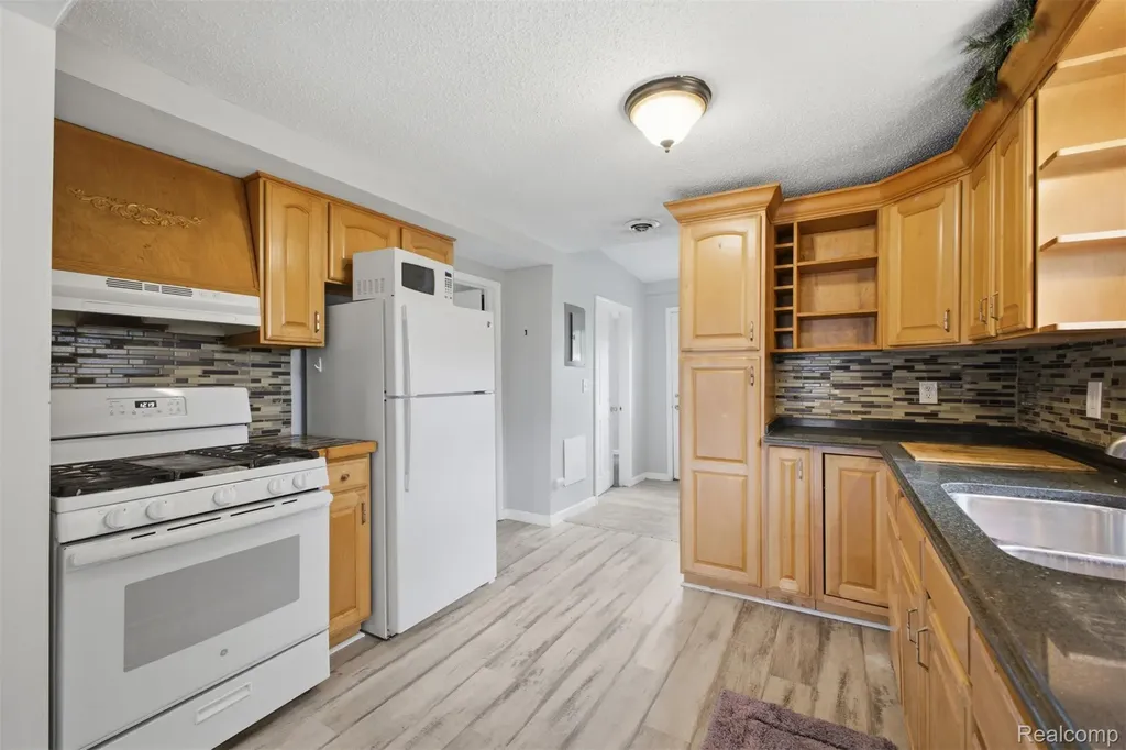 5921 Oldham Street Taylor City MI 48180