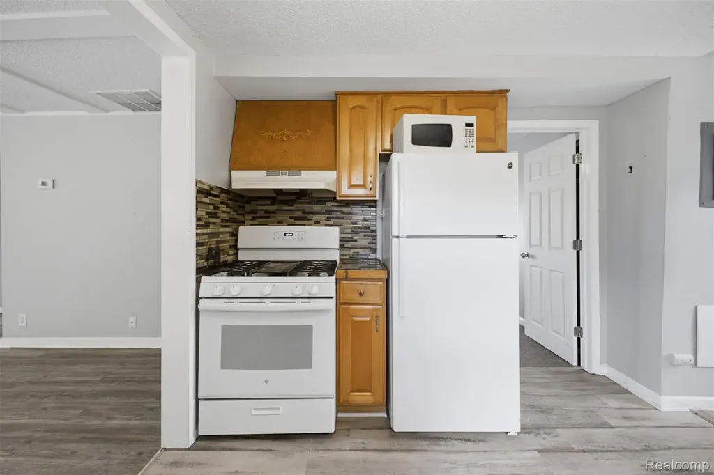 5921 Oldham Street Taylor City MI 48180