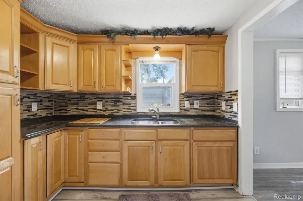 5921 Oldham Street Taylor City MI 48180