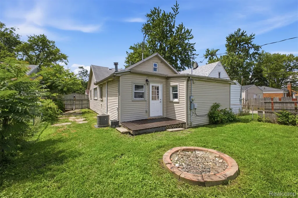 5921 Oldham Street Taylor City MI 48180