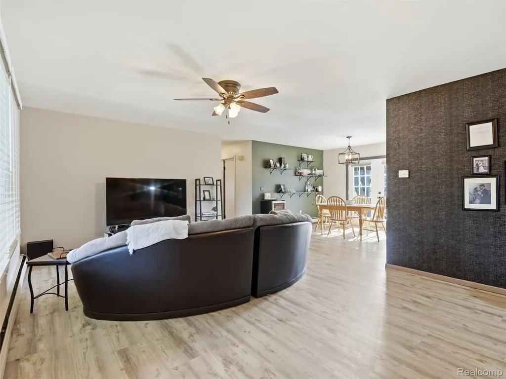 11771 Lesia Drive Green Oak Township MI 48189