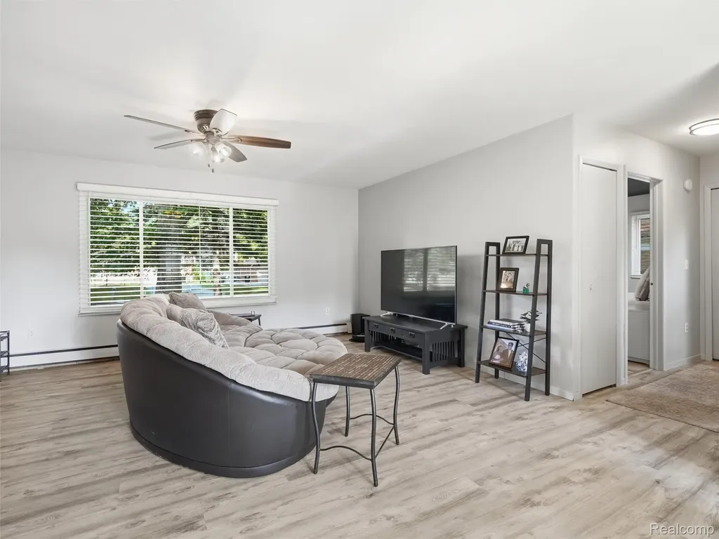 11771 Lesia Drive Green Oak Township MI 48189