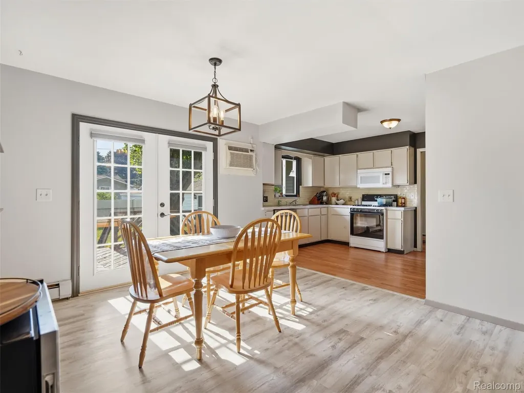 11771 Lesia Drive Green Oak Township MI 48189