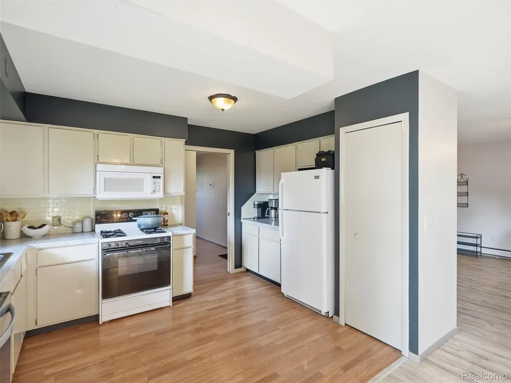 11771 Lesia Drive Green Oak Township MI 48189