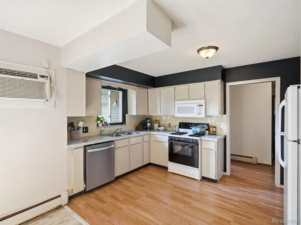 11771 Lesia Drive Green Oak Township MI 48189