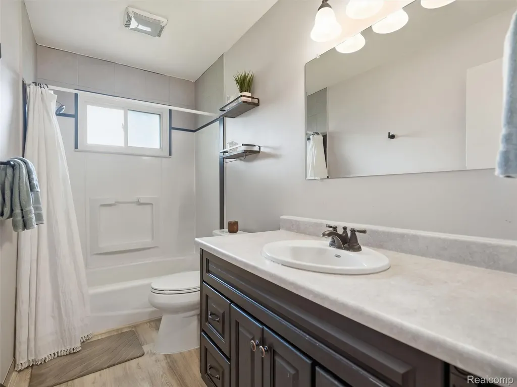 11771 Lesia Drive Green Oak Township MI 48189