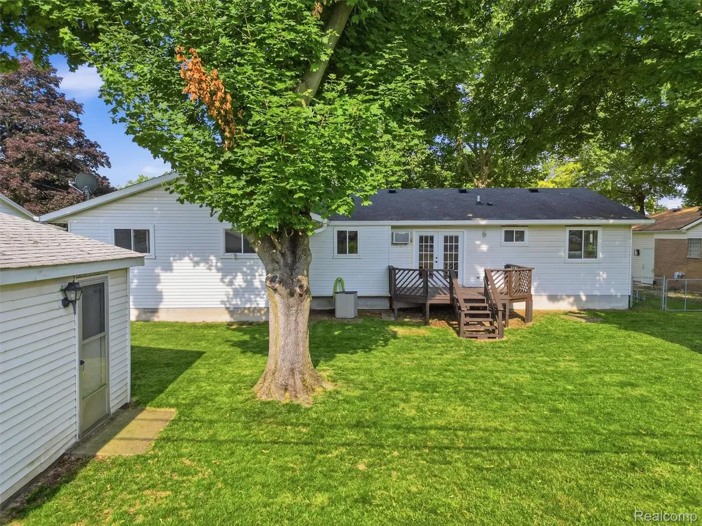 11771 Lesia Drive Green Oak Township MI 48189