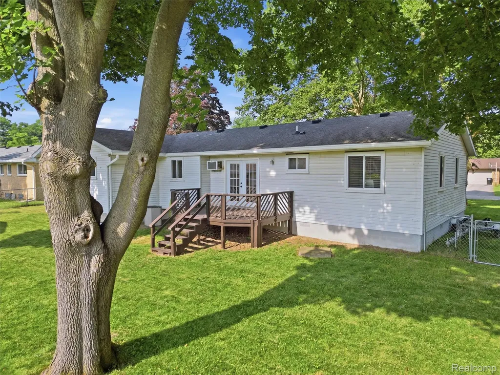 11771 Lesia Drive Green Oak Township MI 48189