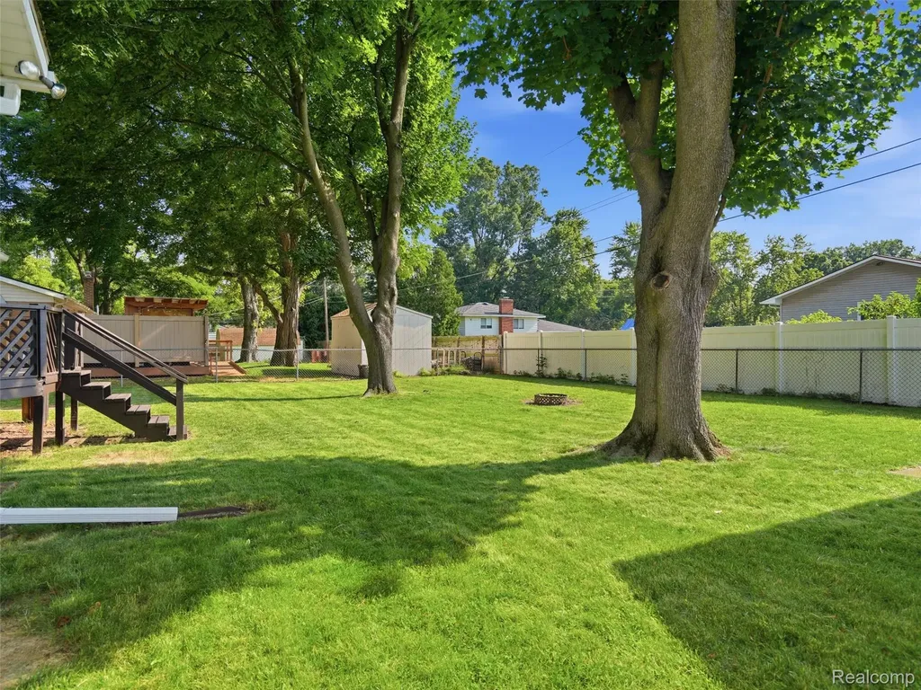 11771 Lesia Drive Green Oak Township MI 48189