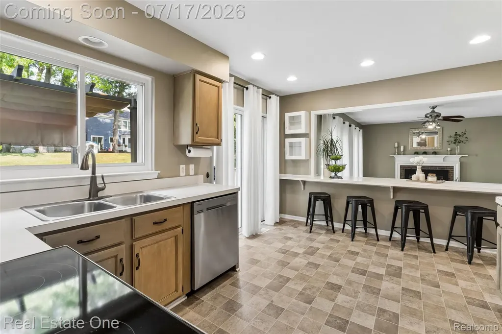 763 Whitney Drive Rochester Hills City MI 48307