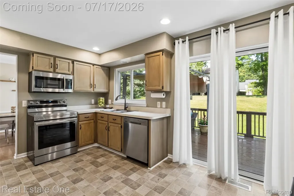 763 Whitney Drive Rochester Hills City MI 48307