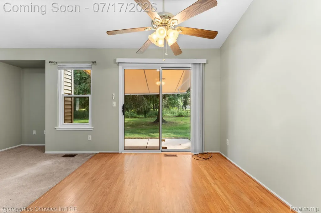 36551 Deerhurst S Westland City MI 48185