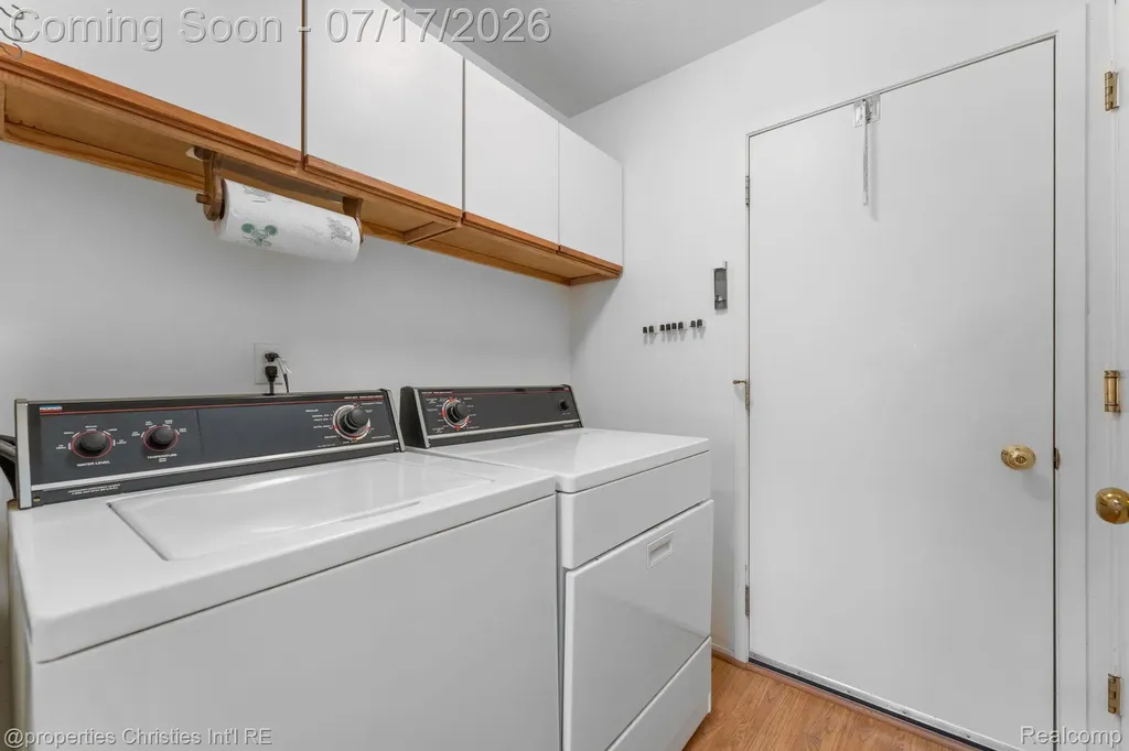 36551 Deerhurst S Westland City MI 48185