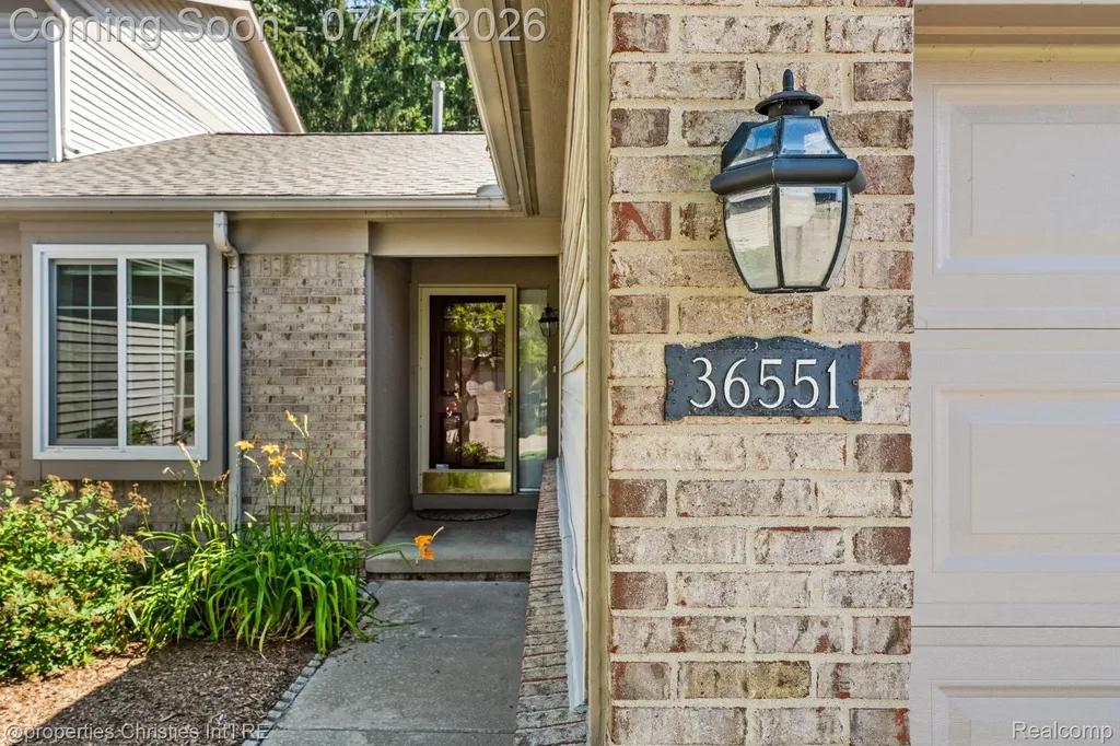 36551 Deerhurst S Westland City MI 48185
