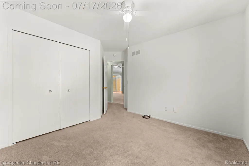 36551 Deerhurst S Westland City MI 48185