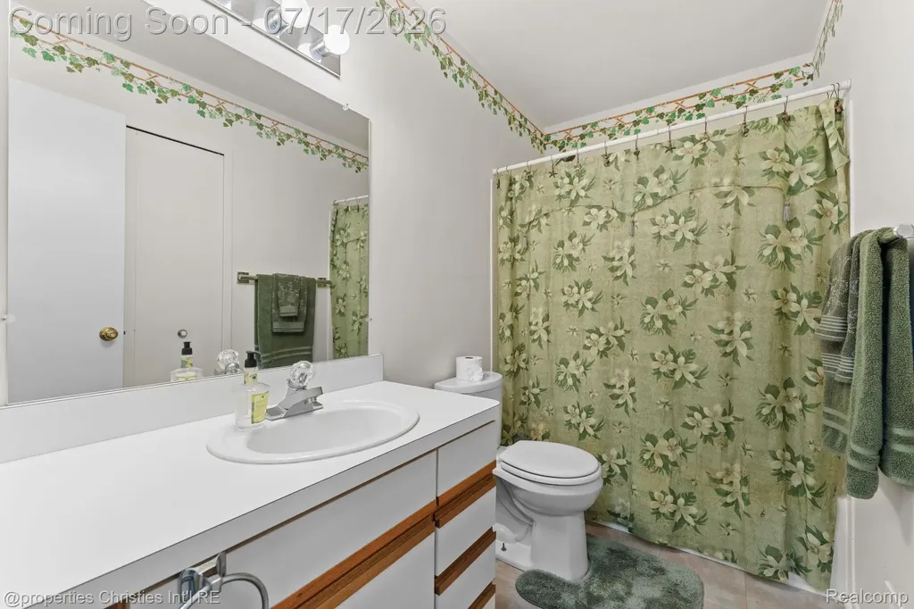 36551 Deerhurst S Westland City MI 48185