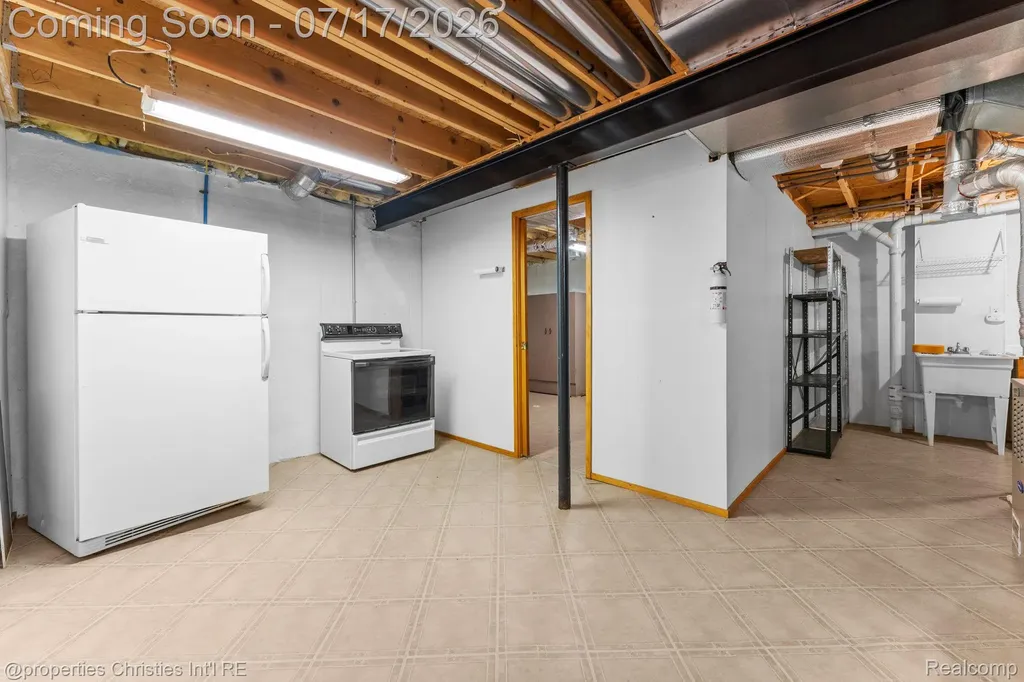 36551 Deerhurst S Westland City MI 48185