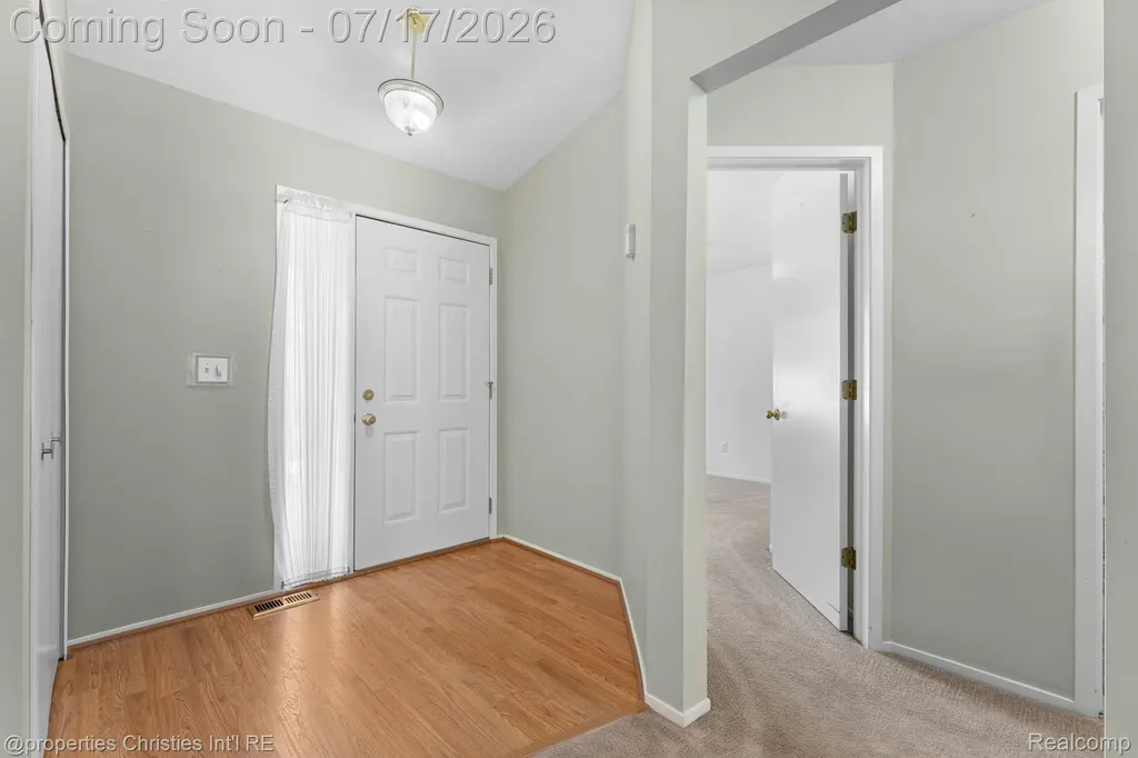 36551 Deerhurst S Westland City MI 48185