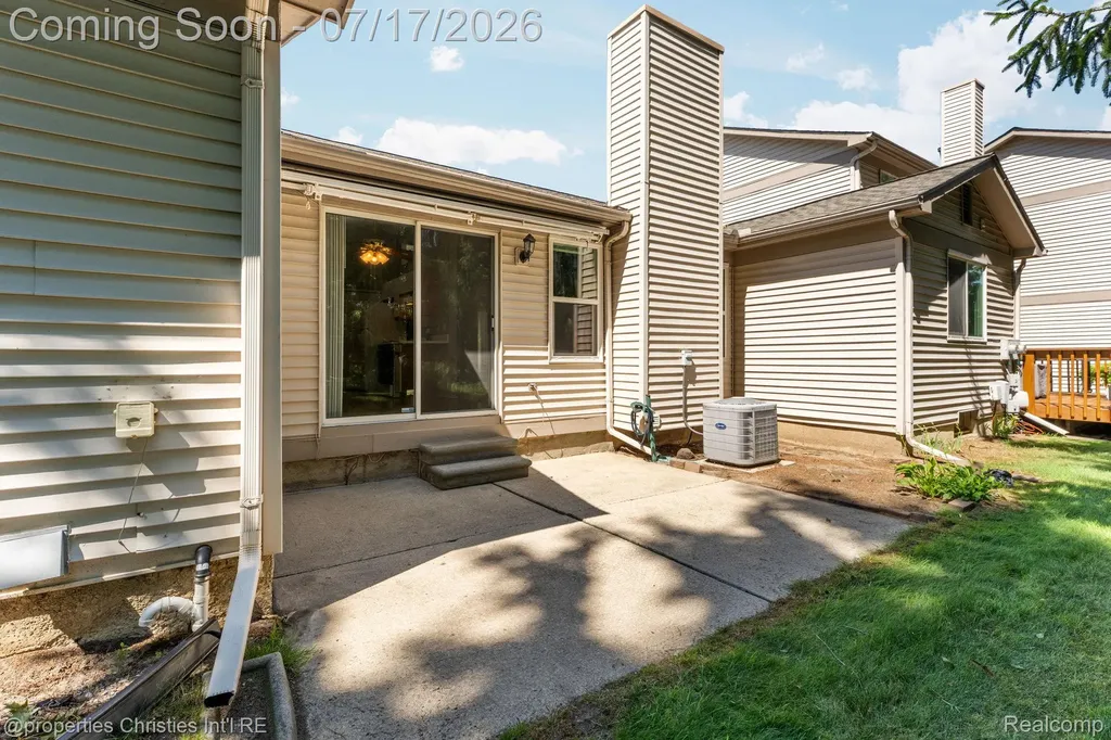 36551 Deerhurst S Westland City MI 48185