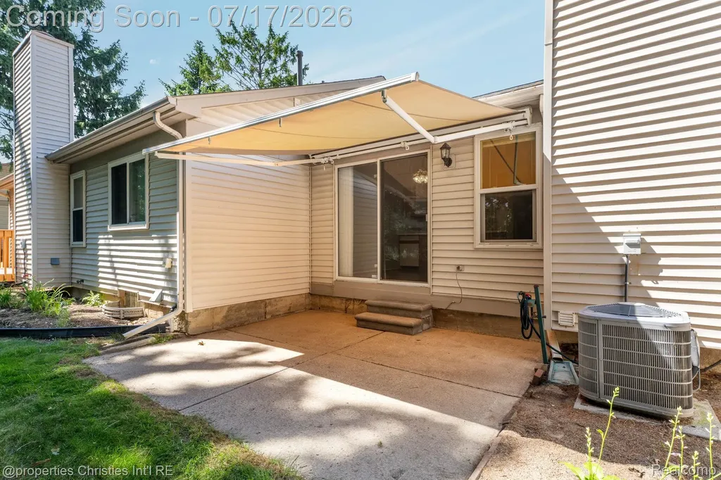 36551 Deerhurst S Westland City MI 48185
