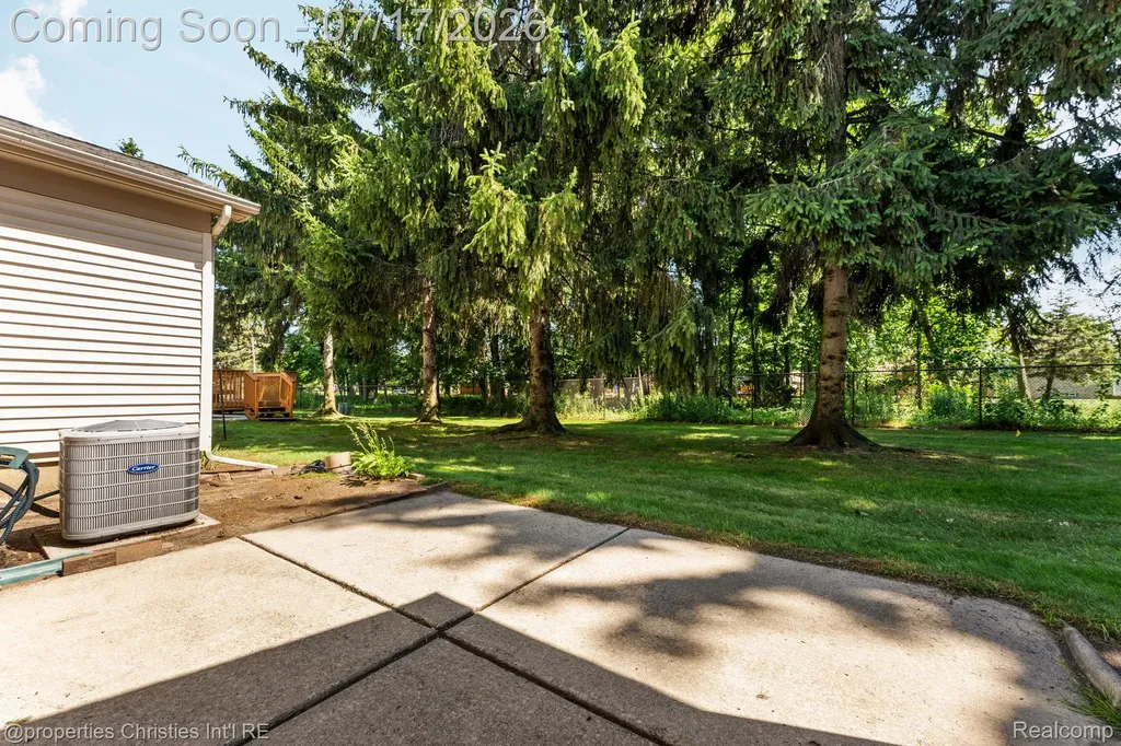 36551 Deerhurst S Westland City MI 48185