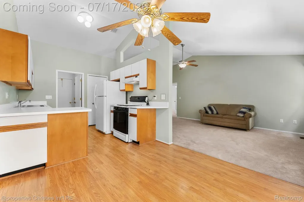 36551 Deerhurst S Westland City MI 48185