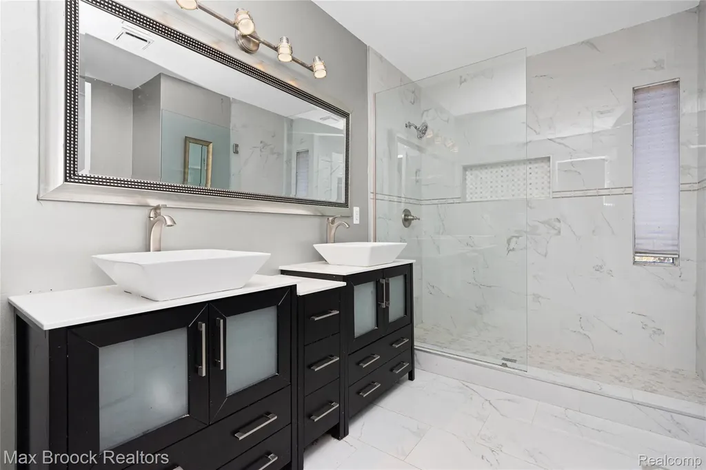 3382 Long Meadow Court West Bloomfield Charter Township MI 48324
