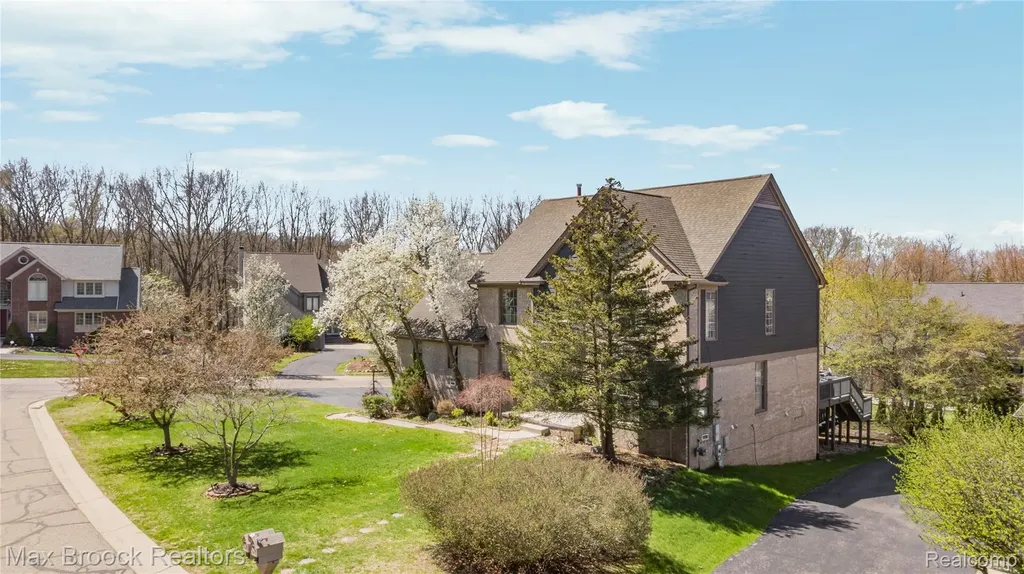 3382 Long Meadow Court West Bloomfield Charter Township MI 48324