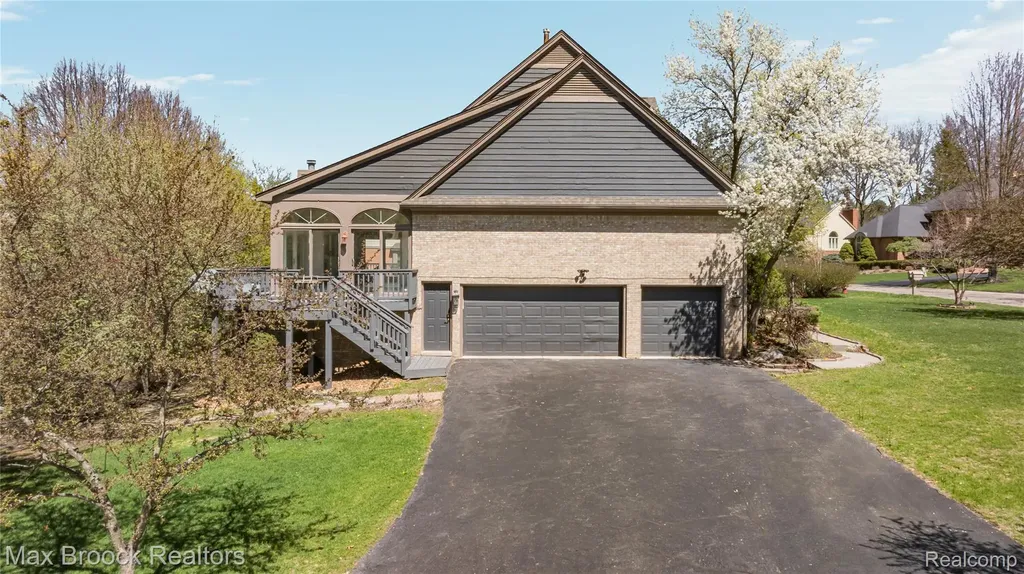 3382 Long Meadow Court West Bloomfield Charter Township MI 48324