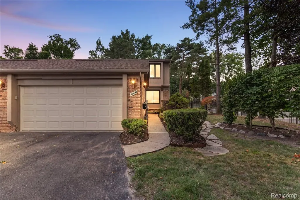 31456 Hunters Circle Drive Farmington Hills City MI 48334