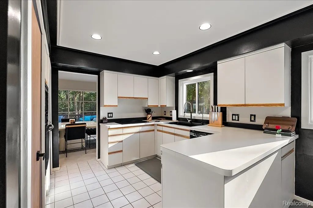 31456 Hunters Circle Drive Farmington Hills City MI 48334