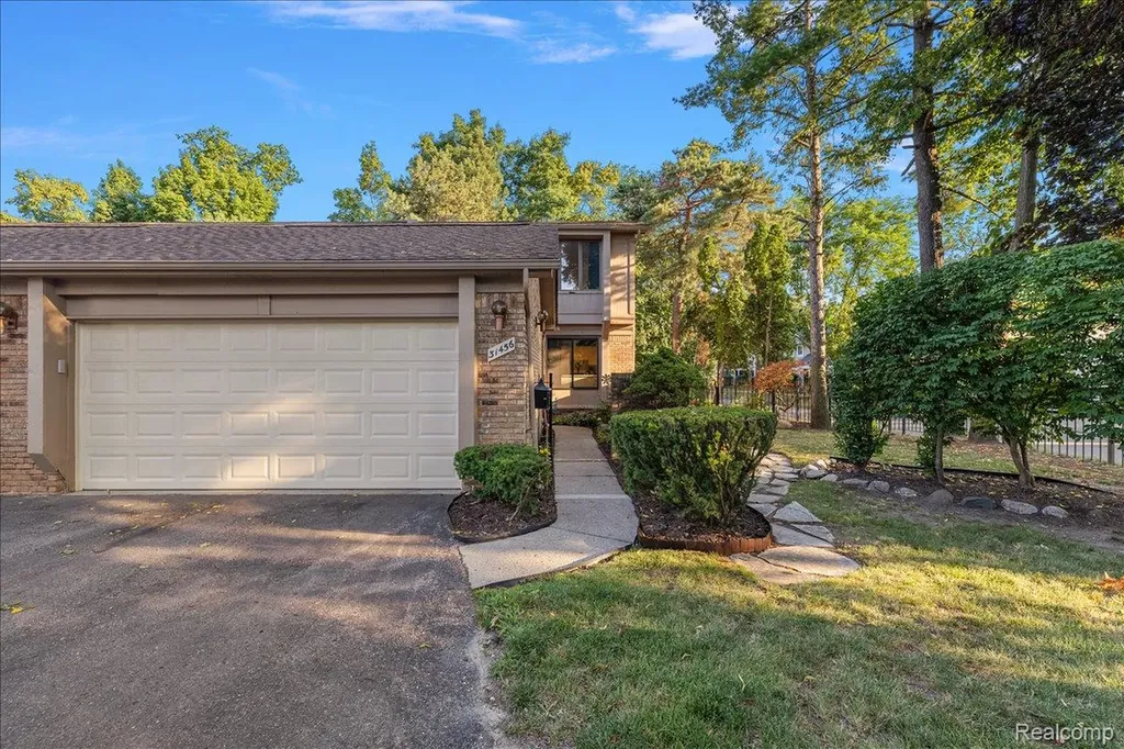 31456 Hunters Circle Drive Farmington Hills City MI 48334