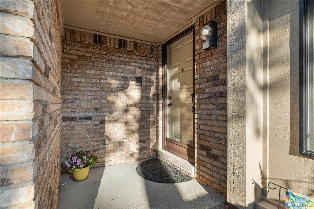 31456 Hunters Circle Drive Farmington Hills City MI 48334