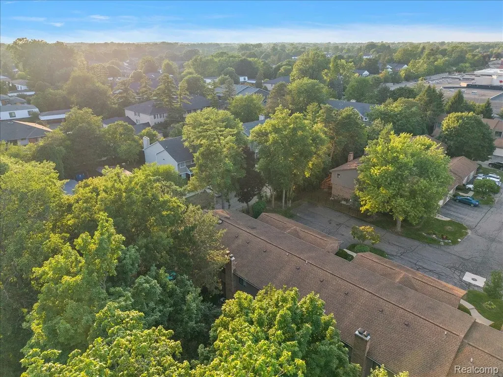 31456 Hunters Circle Drive Farmington Hills City MI 48334