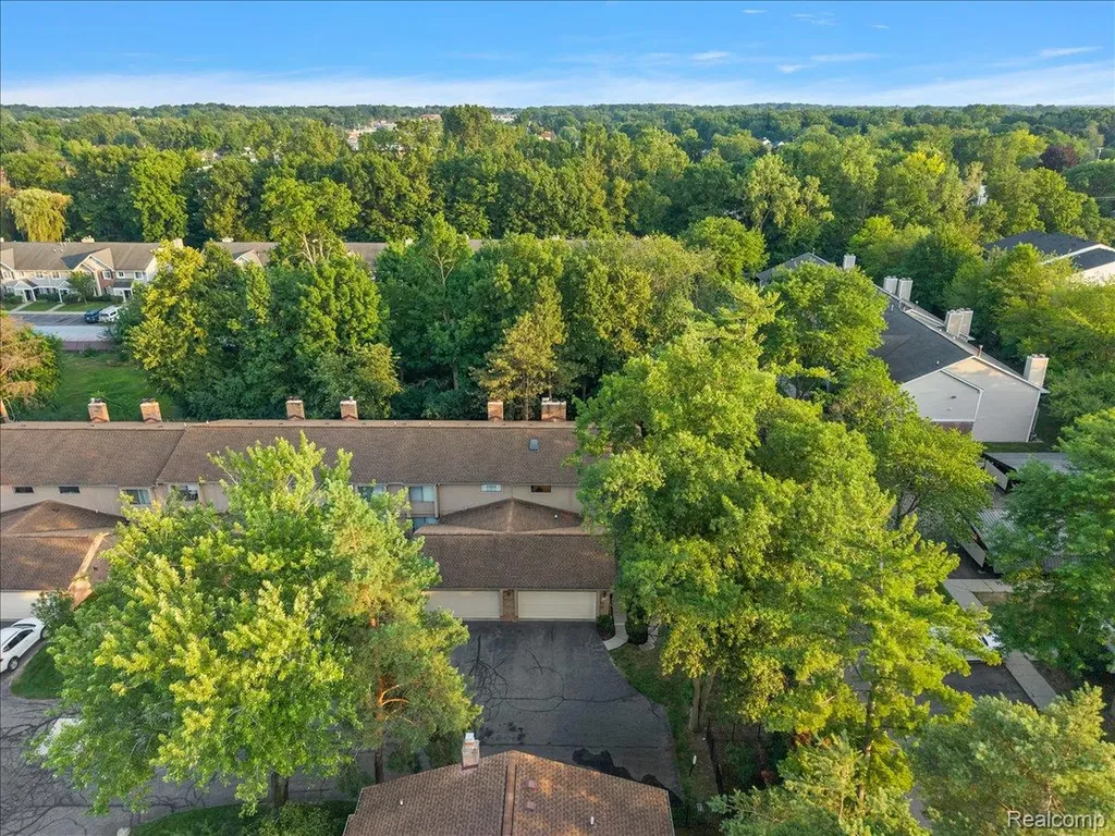 31456 Hunters Circle Drive Farmington Hills City MI 48334