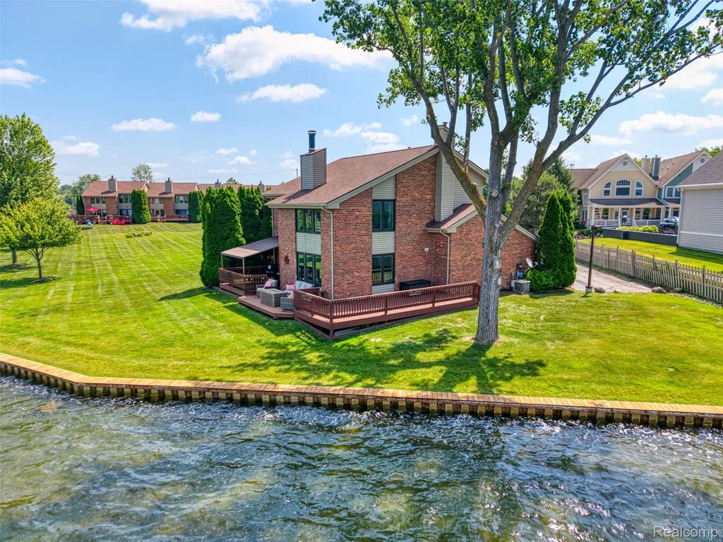 2226 Bowles Street Fenton Charter Township MI 48430