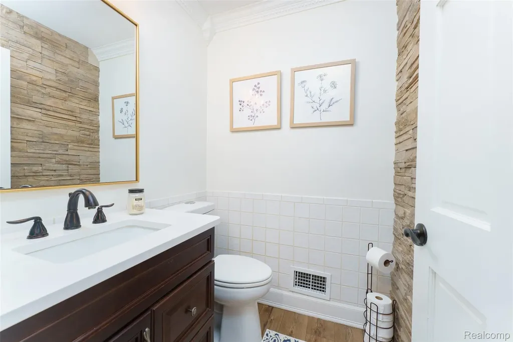 2226 Bowles Street Fenton Charter Township MI 48430